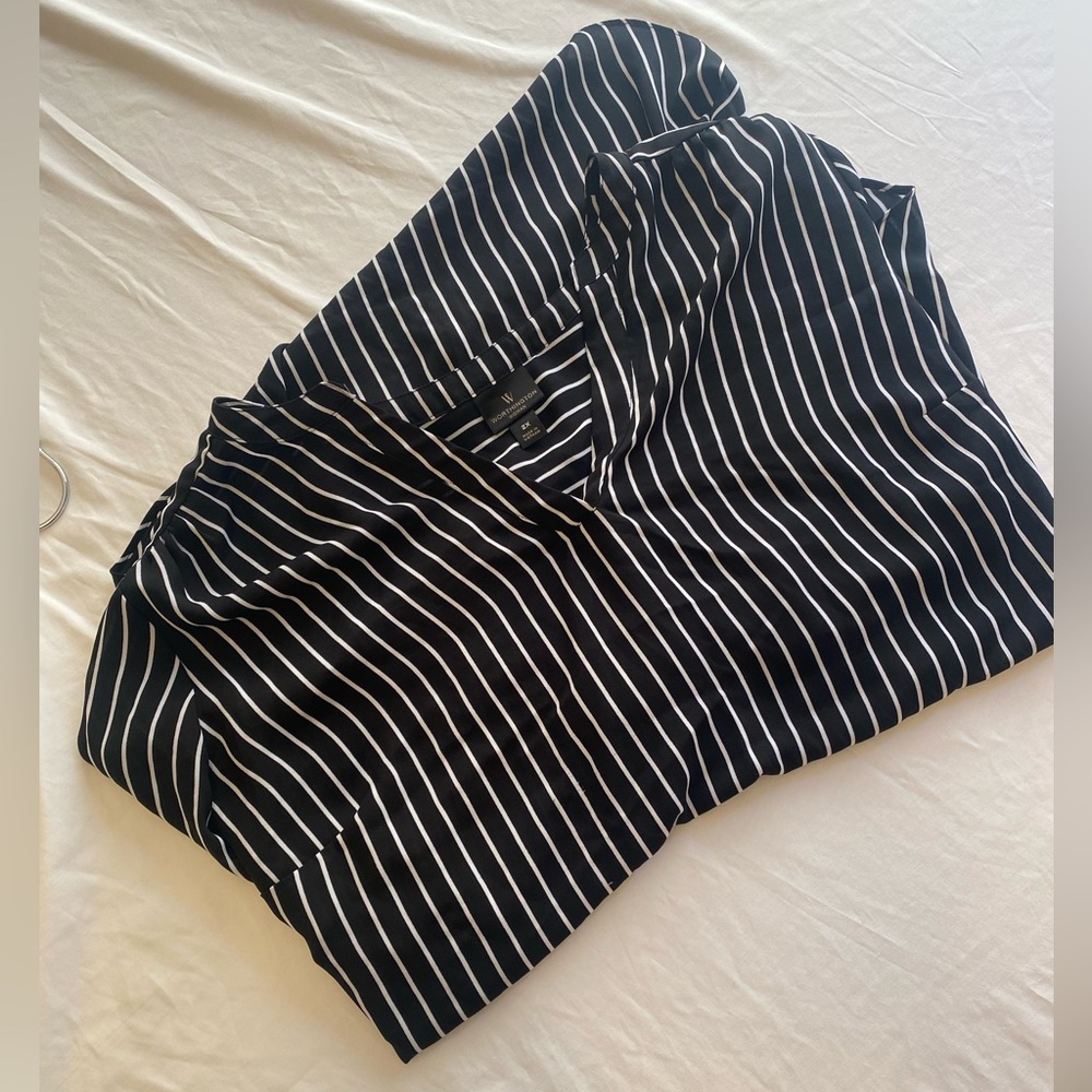 Woman’s polyester blouse top size 2X. Like New